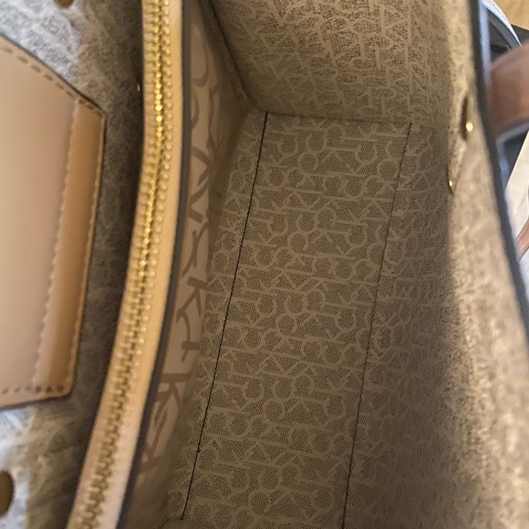 Calvin Klein crossbody - Picture 3 of 7